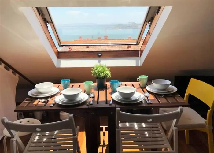 Santos - Upper Loft With River View * Lisboa